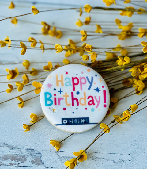 a button with the words happy birthday on it